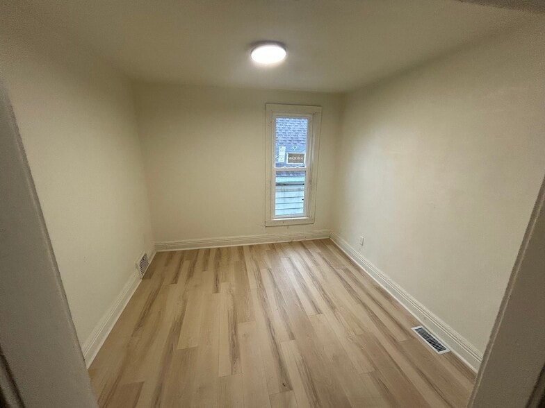 Building Photo - 232 Ferris St