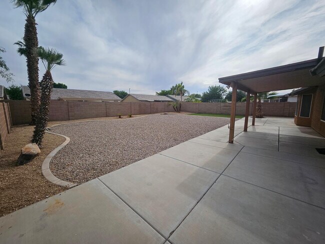 Building Photo - 2863 E Oakland Ct