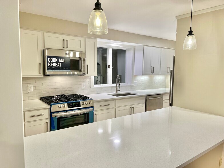 Kitchen - 64 Foreside Rd