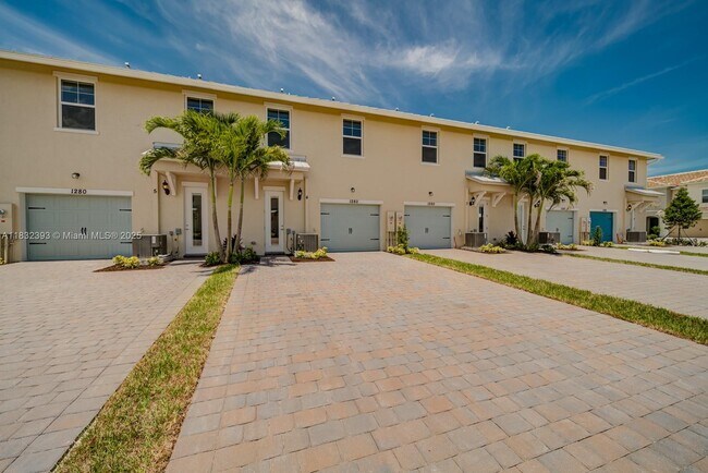 Building Photo - 1280 Eucalyptus Dr
