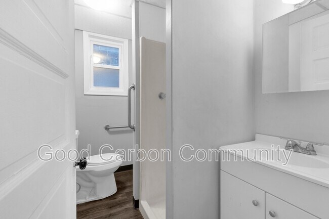 Building Photo - 765 Oliver St