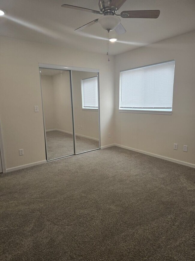 Building Photo - 1958-MF2-E4