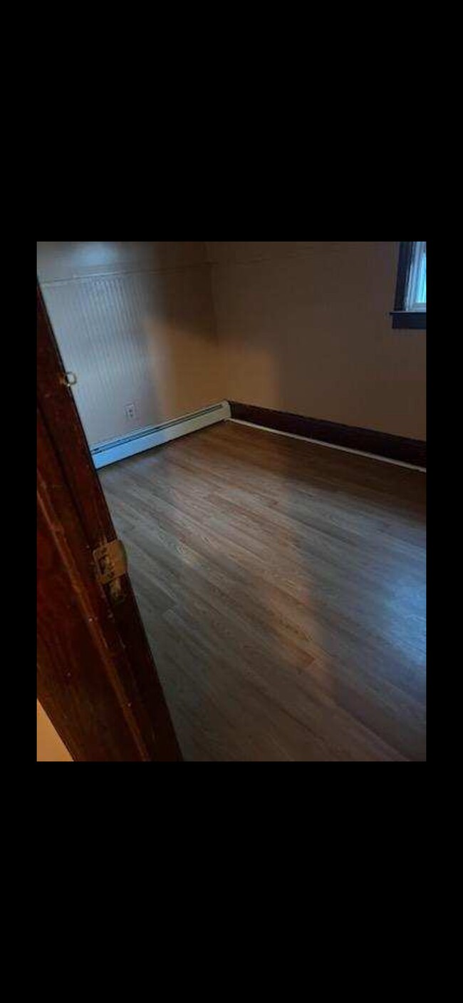 Building Photo - 317 Arthur St