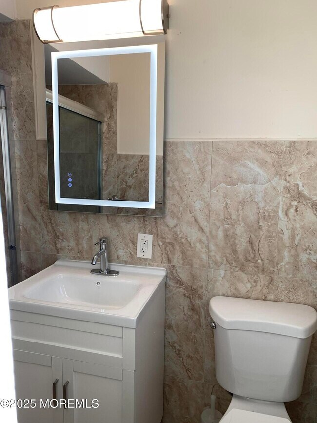 Building Photo - 32 Manchester Ct