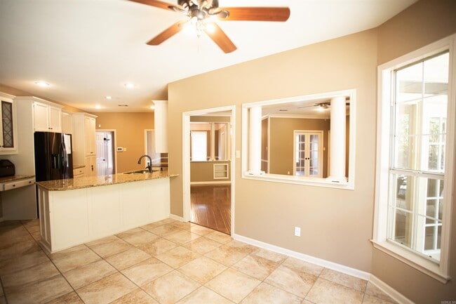 Building Photo - 808 Cartier Ln