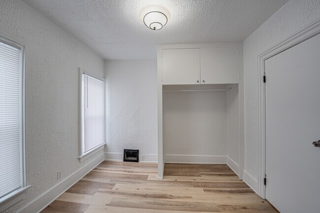 Building Photo - 264 N Jackson St