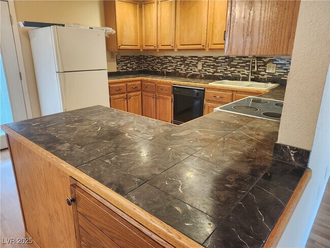 Building Photo - 103 S Mallard St