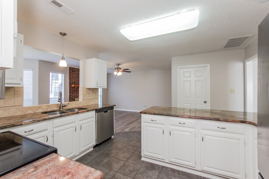 Building Photo - 13809 Walkers Creek Dr