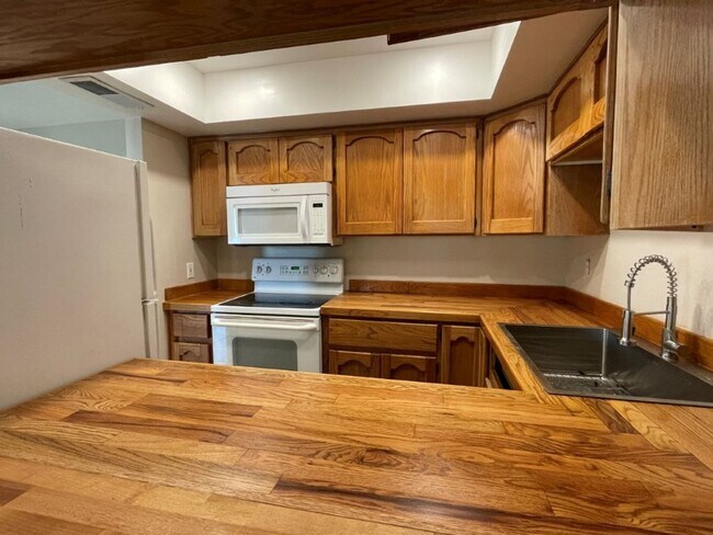 Building Photo - 5634 N 79th Way