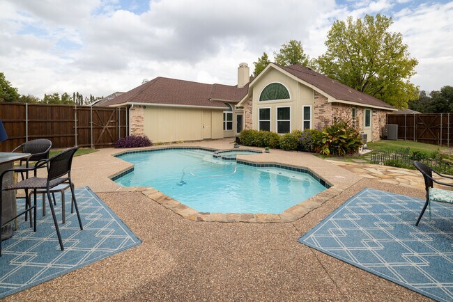 Building Photo - 3410 Los Alamos Ln
