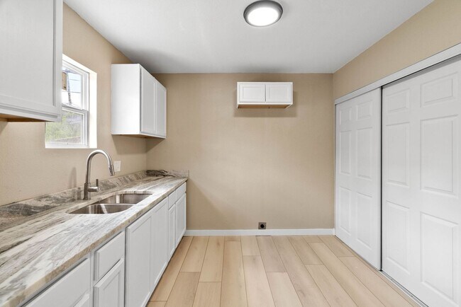 Building Photo - Ready for move in