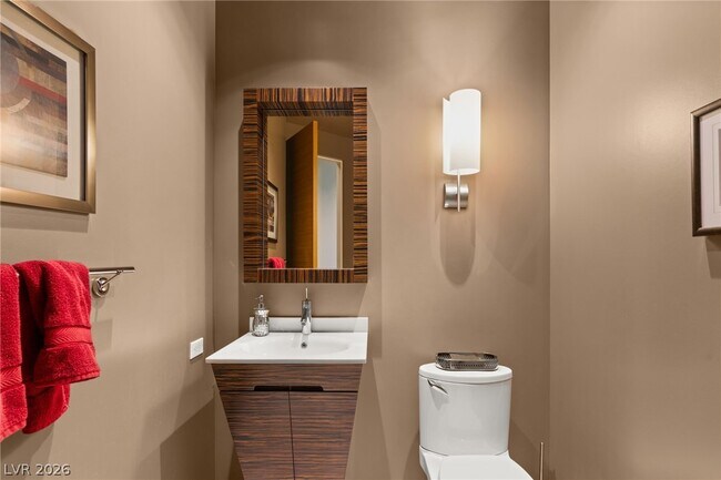 Building Photo - 3750 S Las Vegas Blvd