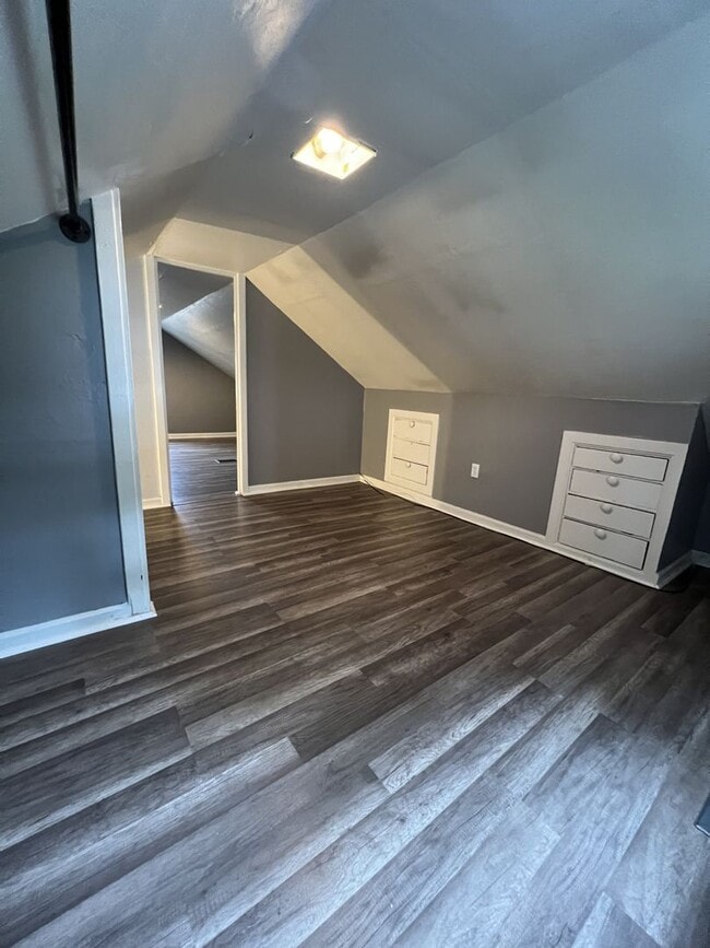 Building Photo - Newly Updated 3 Bed, 2 Bath Home on a Quiet Street in Brentwood- Available 7/15!