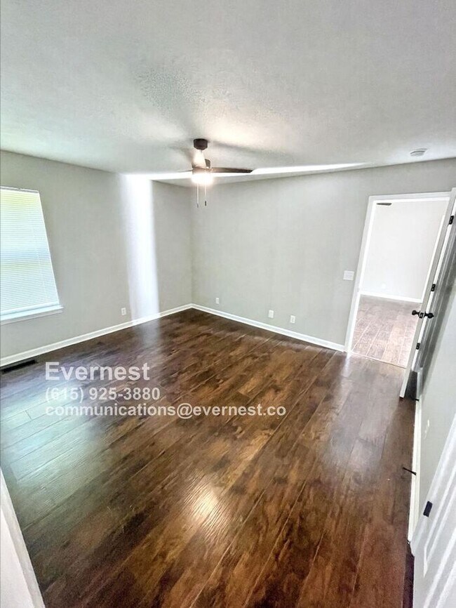 Building Photo - Adorable 3-Bedroom Home with Inviting Porc...