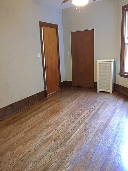 Master bedroom - 5339 S Maryland Ave