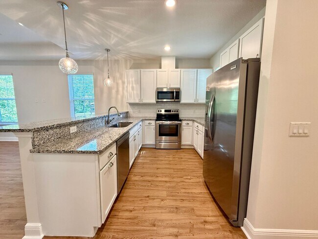 Building Photo - Gorgeous, Modern 2/2 Duplex in Orange City!