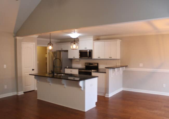 Building Photo - 7105 Summerton Dr