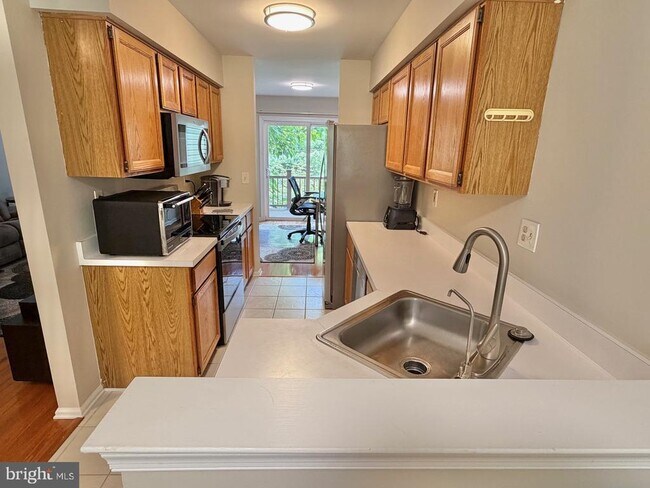 Building Photo - 335 Danbury Ct