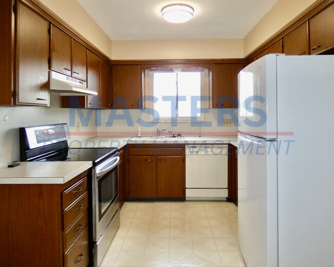 Building Photo - 135 Edgewood Dr
