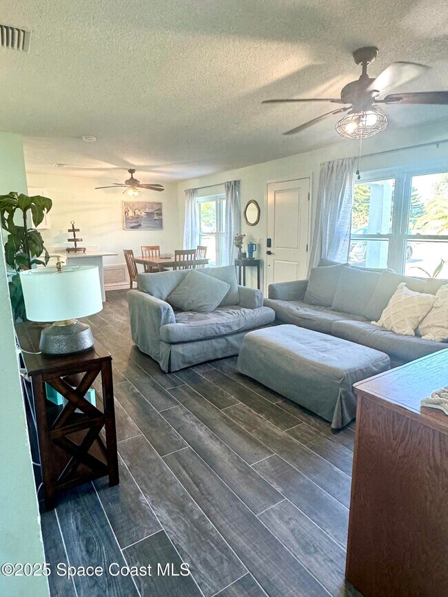 Building Photo - 216 NE 3rd St