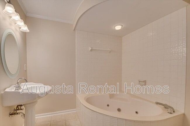 Building Photo - 106 Riverbend Dr