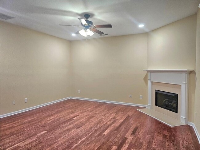 Building Photo - 2712 Beynon Ln NE