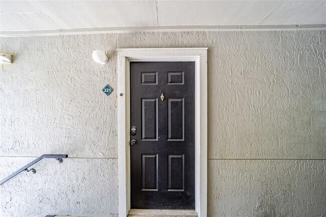 Building Photo - 3705 SW 27th St
