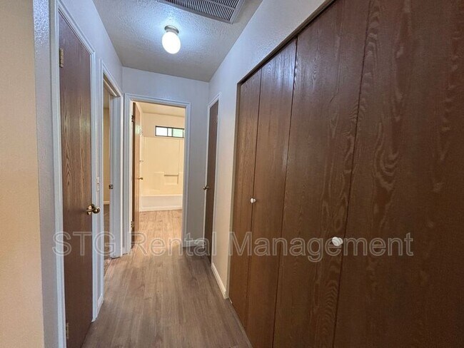 Building Photo - 325 N Main St