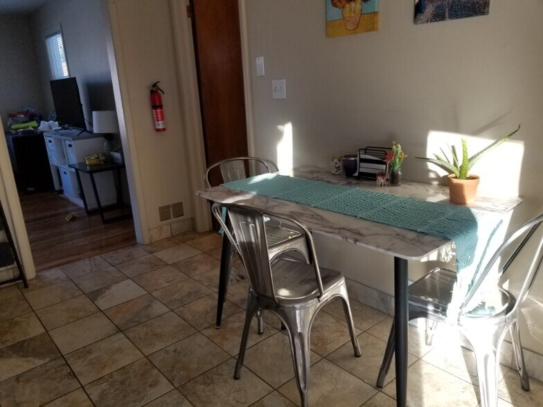 Building Photo - 1325 Crestmore Pl