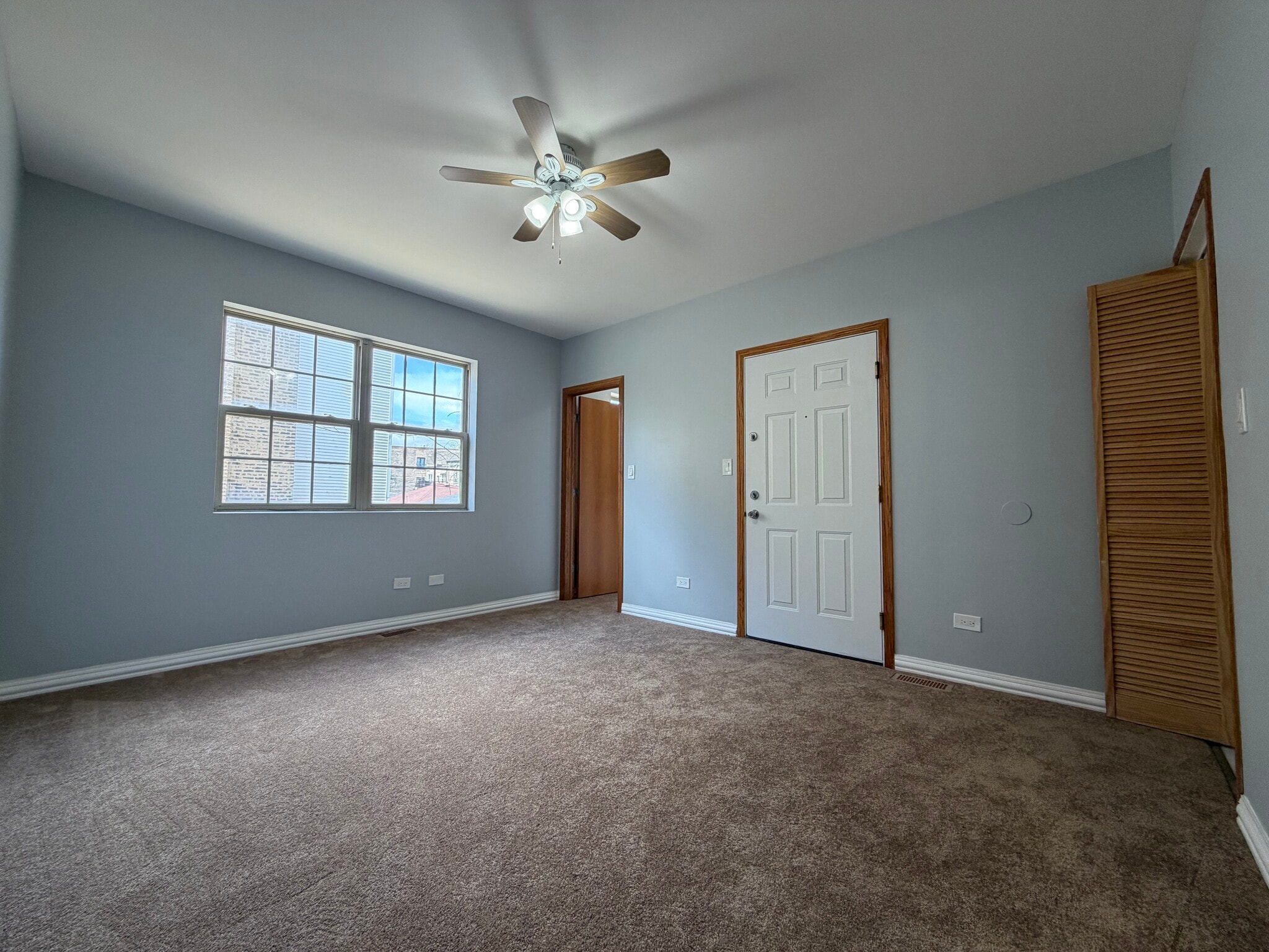 2nd bedroom (Master) - 2702 W Warren Blvd