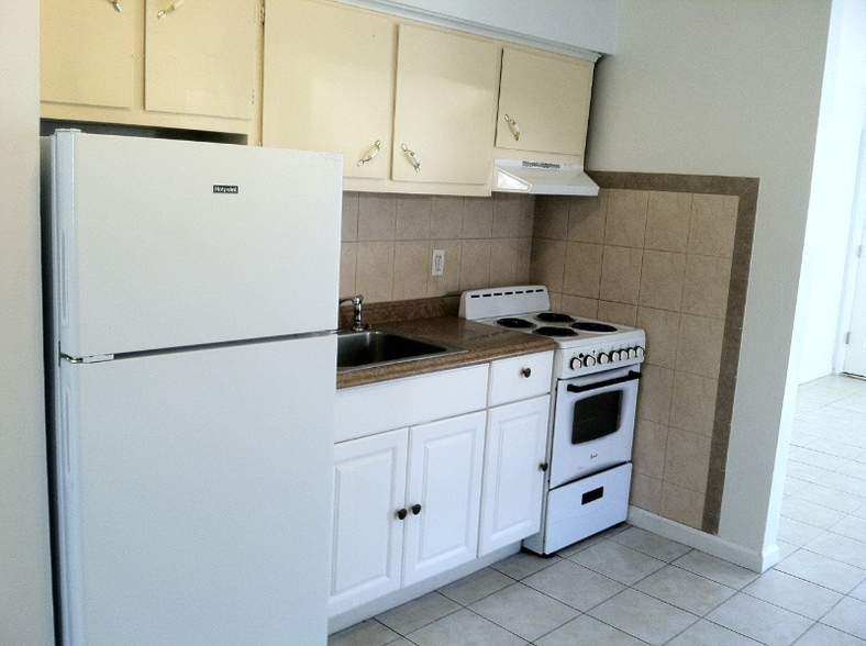 Building Photo - 495 Main St