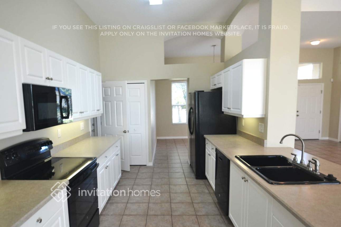 Building Photo - 1720 Creekwater Blvd