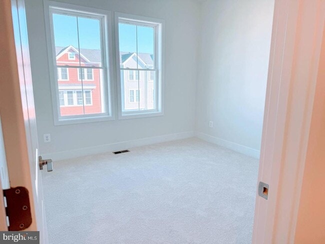 Building Photo - 122 Galaxy Pl