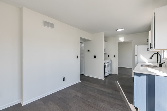 Building Photo - 508 Pembroke Rd SW