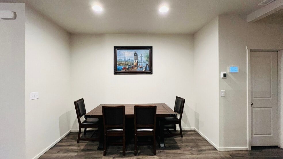 Dining - 720 NE 138th Pl