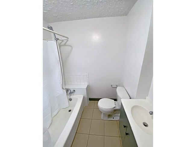 Building Photo - 2 Bedroom House Near Aksarben