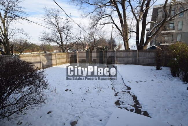 Building Photo - 910 Lexington Ave