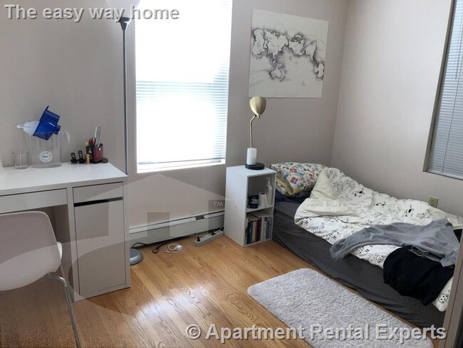 Building Photo - Cambridgeport 3 Bedroom Fully Renovated- H...