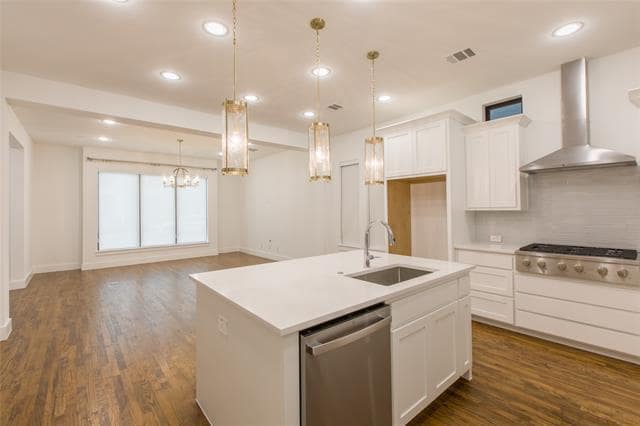 Building Photo - 6105 Echelon Way