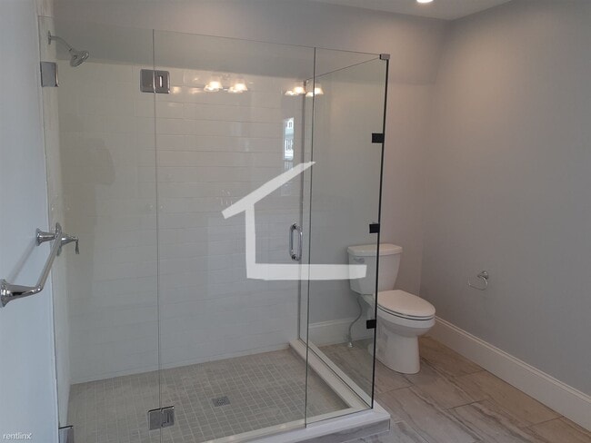 Building Photo - 5 br, 3 bath Townhome - 3 Cufflin St