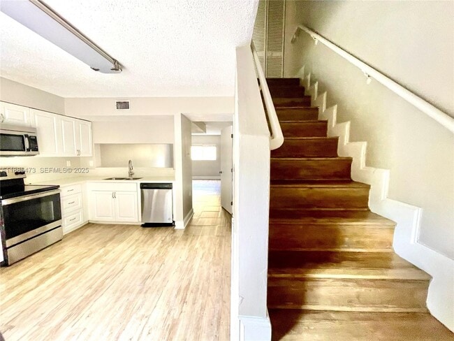 Building Photo - 8250 SW 149th Ct