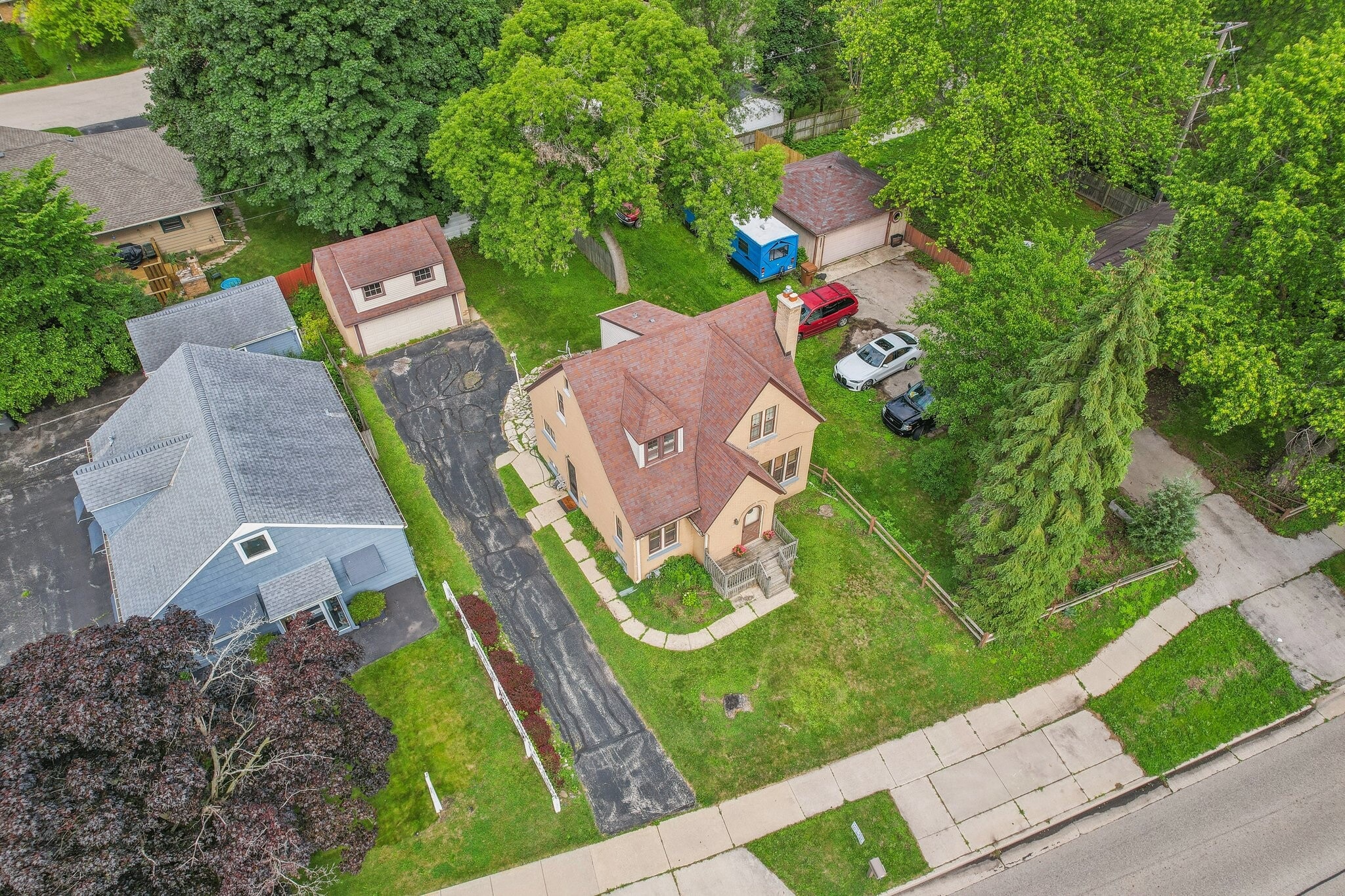 Building Photo - 6225 N Green Bay Ave