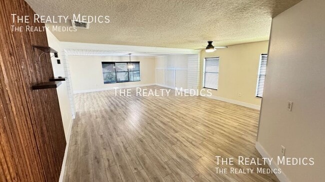 Building Photo - 1040 Elderberry Dr