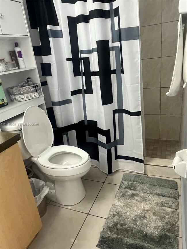 Building Photo - 606 W 81st St