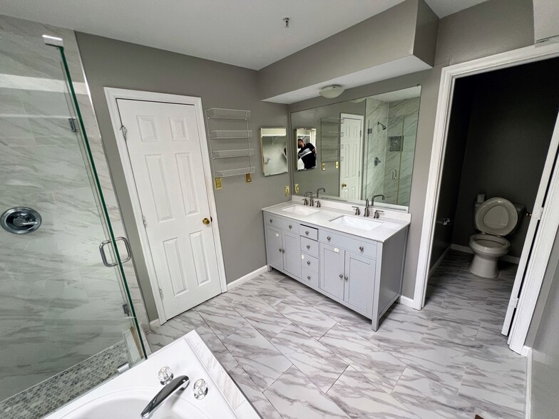 Building Photo - 6301 Grenfell Ct