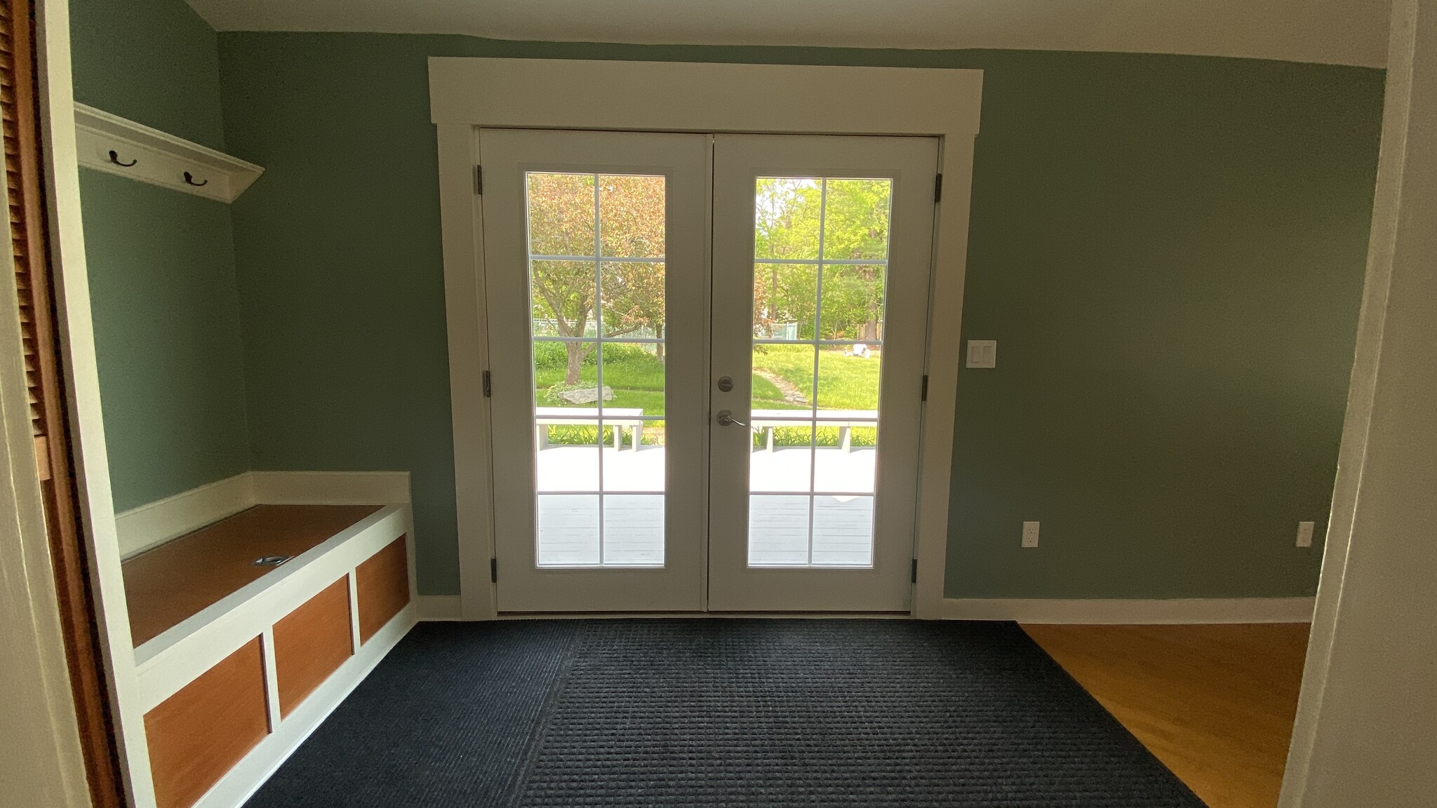 Entry - 154 Beach St