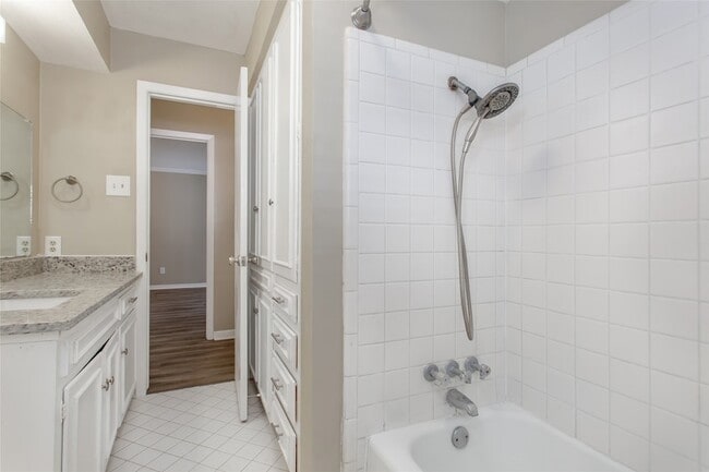 Building Photo - 7440 Walling Ln