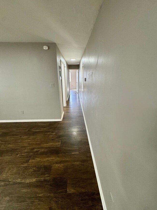 Building Photo - 542 5th Ave