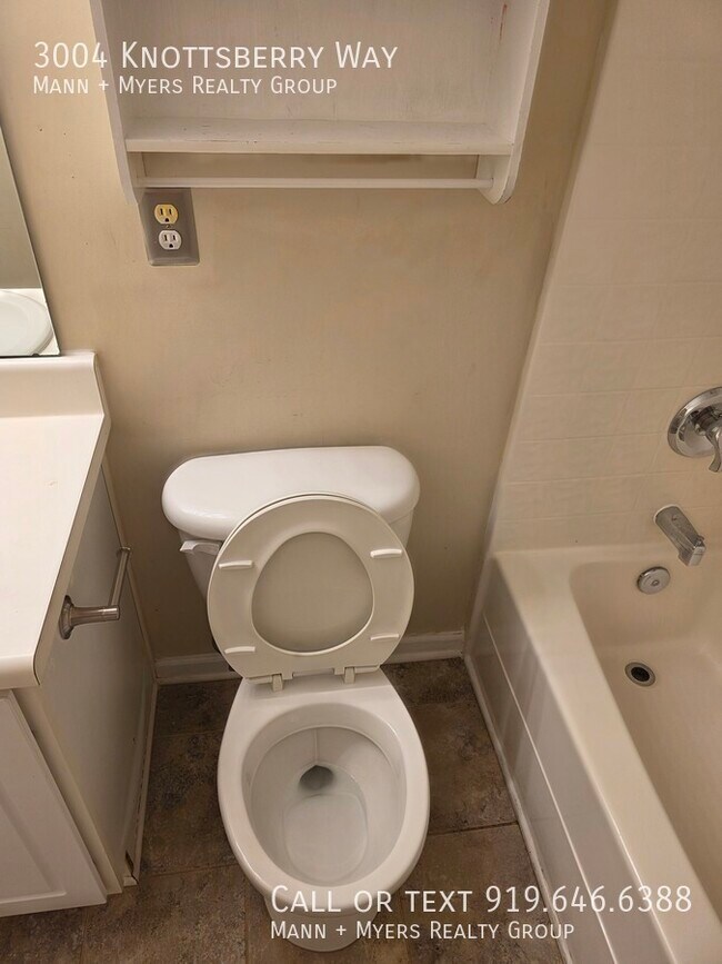 Building Photo - 3004 Knottsberry Way