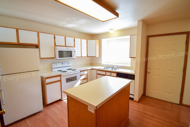 Building Photo - 2929 Ross Dr